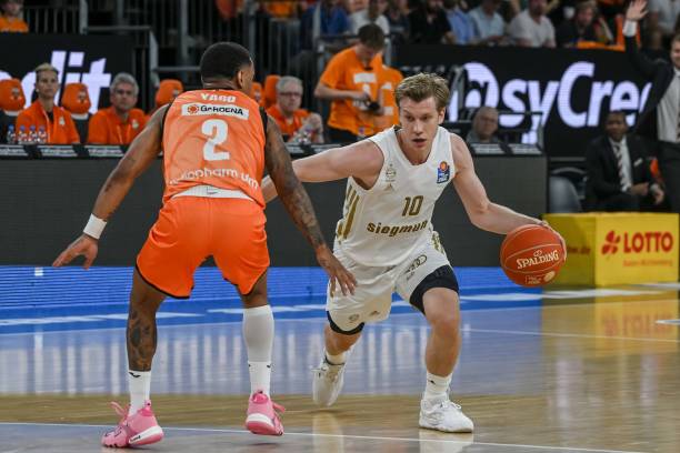 头迅猛的趋 头迅猛的趋